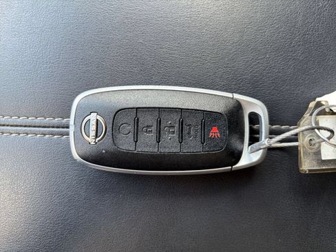 Used 2025 Nissan Pathfinder SV FWD image 28