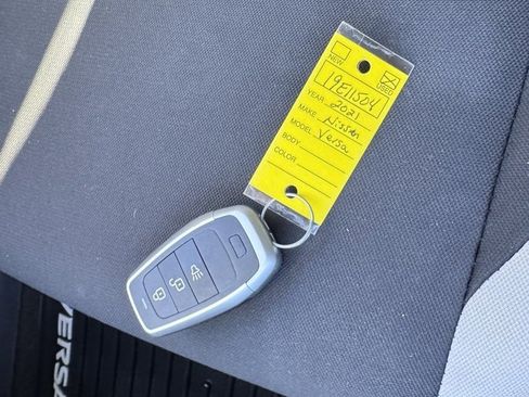 Used 2021 Nissan Versa SV image 2