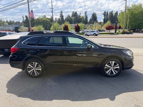 Used 2018 Subaru Outback 2.5i Limited AWD/4WD image 10