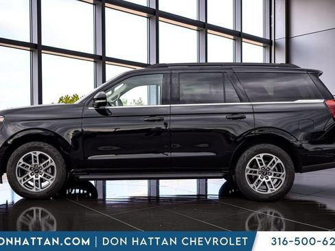 Used 2025 Ford Expedition Active AWD/4WD image 2