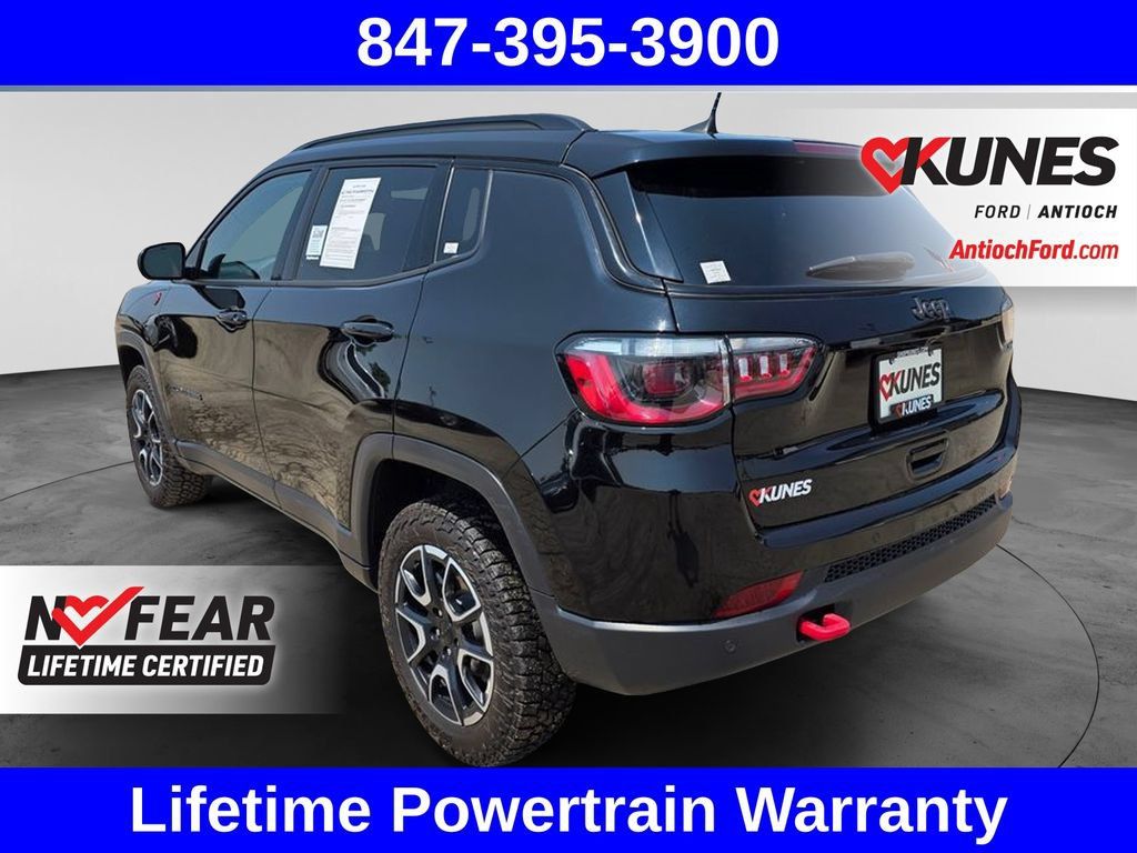 Used 2024 Jeep Compass Trailhawk AWD/4WD image 7