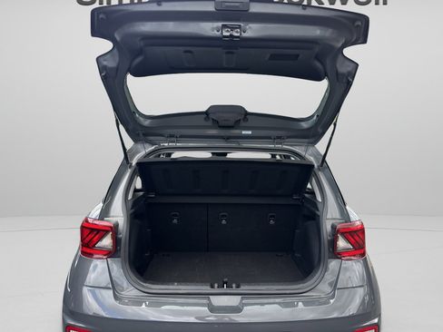 Used 2025 Hyundai Venue SEL FWD image 9