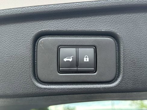 Certified 2025 Nissan Pathfinder SL FWD image 21