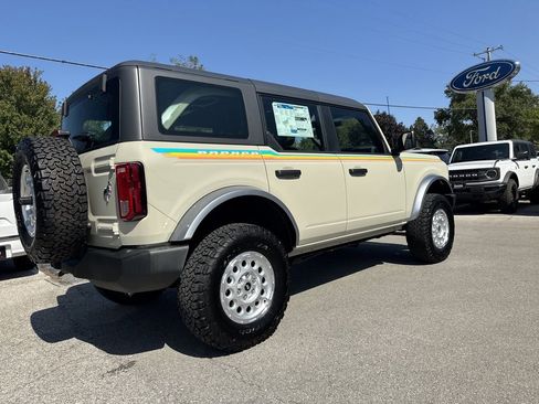 New 2025 Ford Bronco Base image 5