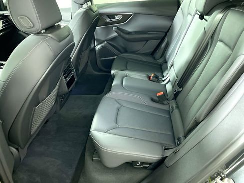 Used 2025 Audi Q8 Premium Plus w/ Premium Plus Package image 22