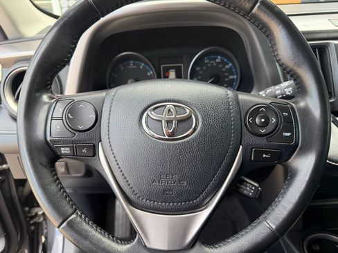 Used 2018 Toyota RAV4 XLE AWD/4WD image 33