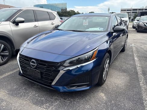Used 2024 Nissan Altima 2.5 S FWD image 2