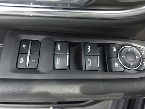 Used 2024 Chevrolet Tahoe High Country AWD/4WD image 33