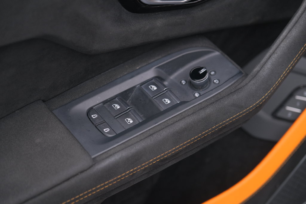 Used 2023 Lamborghini Urus Performante AWD/4WD image 46
