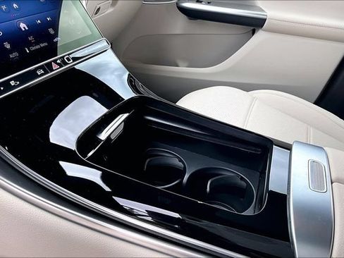 Used 2025 Mercedes-Benz GLC 300 4MATIC image 7