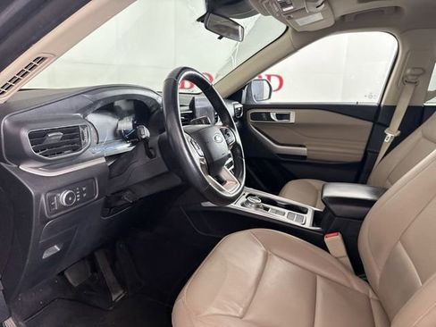 Used 2021 Ford Explorer XLT w/ Equipment Group 202A image 12
