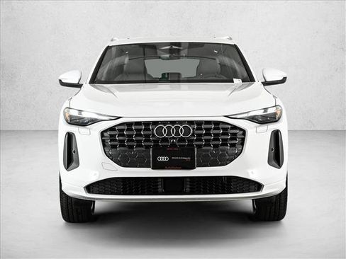 Certified 2025 Audi Q5 Premium w/ Convenience Package AWD/4WD image 2