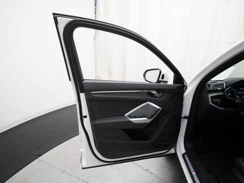 Used 2025 Audi Q3 2.0T Premium image 29