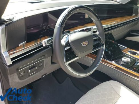 Used 2025 Cadillac Escalade ESV Sport Platinum AWD/4WD image 21