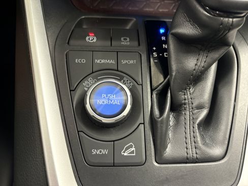 Used 2019 Toyota RAV4 Limited w/ Cold Weather Package AWD/4WD image 21