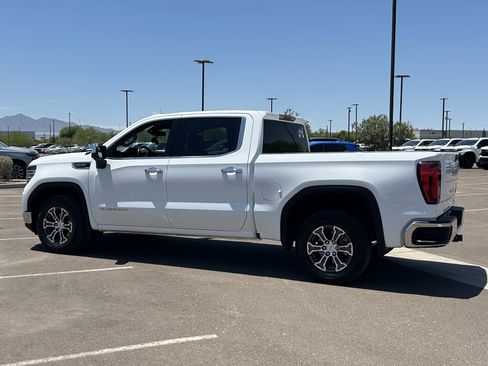 Certified 2025 GMC Sierra 1500 SLT RWD image 3