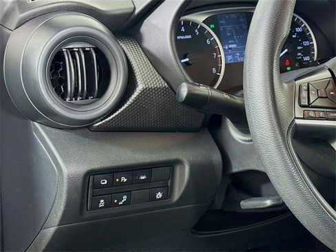 Used 2020 Nissan Kicks S image 19