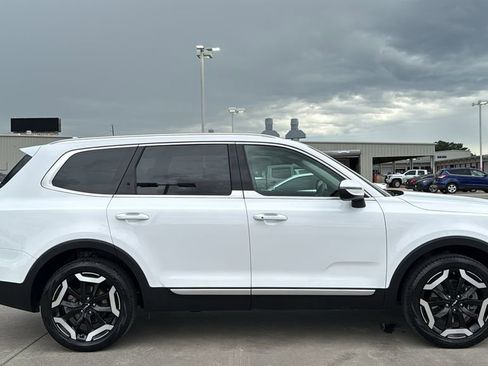 Used 2024 Kia Telluride EX w/ EX Captain's Chair Package FWD image 6
