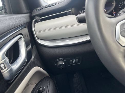 Used 2025 Jeep Compass Limited AWD/4WD image 35