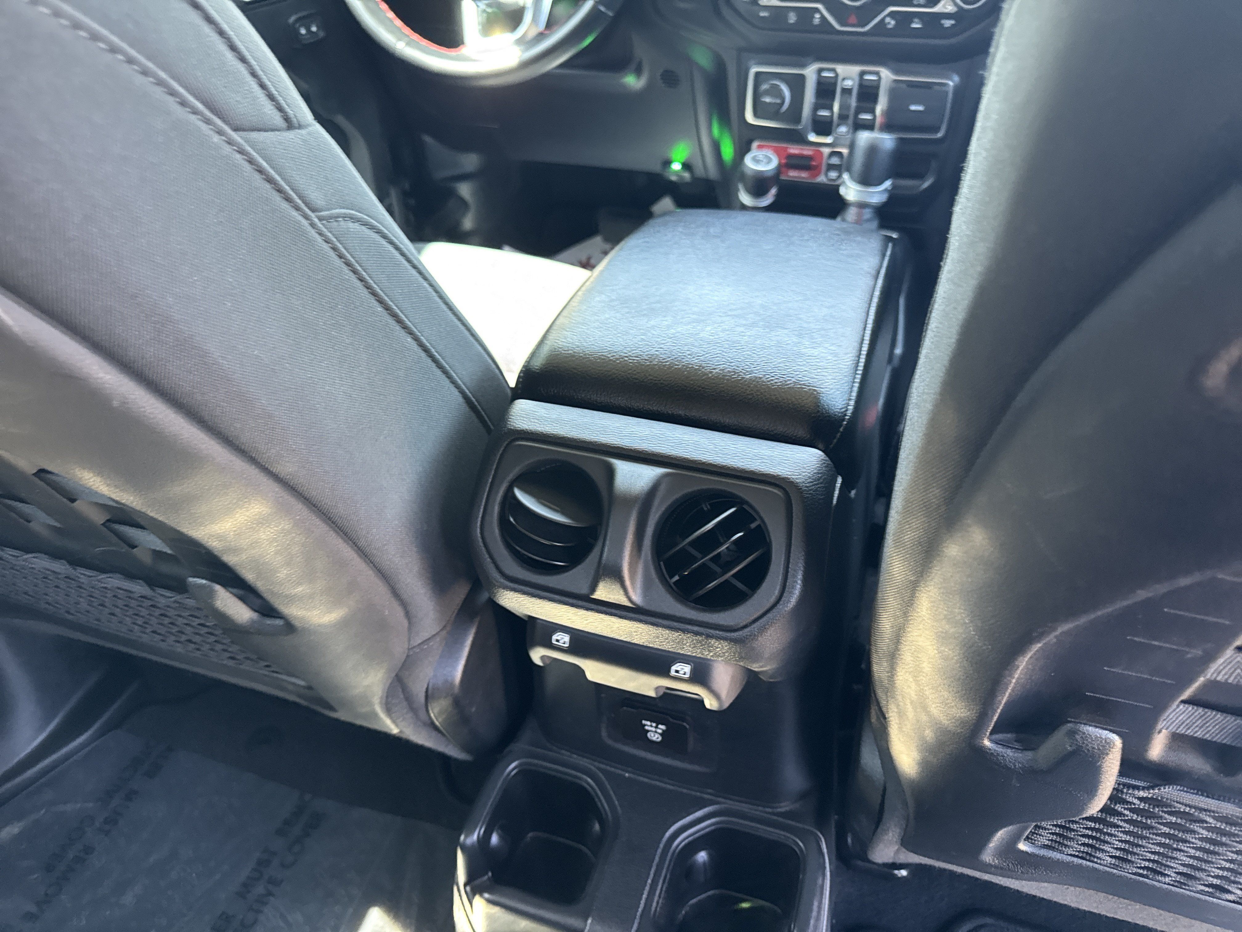 Used 2021 Jeep Gladiator Rubicon AWD/4WD image 15