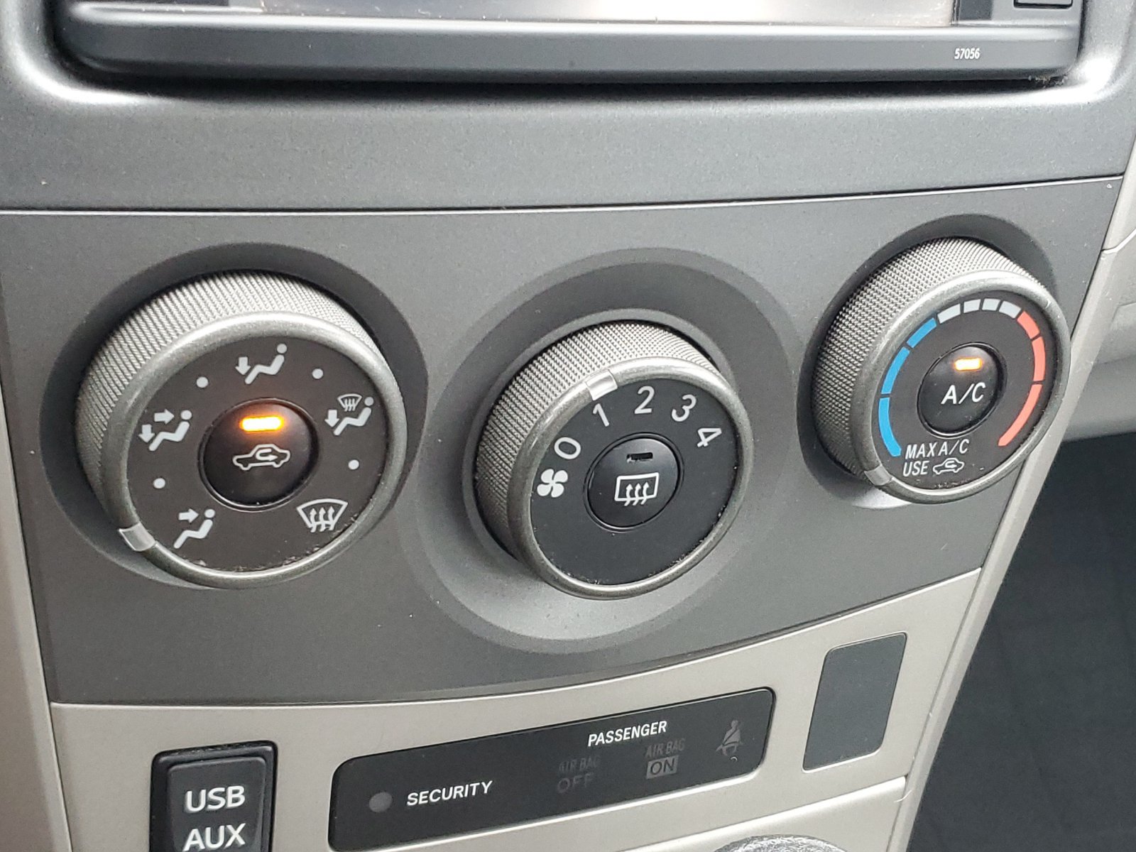 Used 2013 Toyota Corolla LE FWD image 27