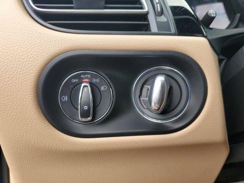 Used 2023 Porsche Macan AWD/4WD image 29