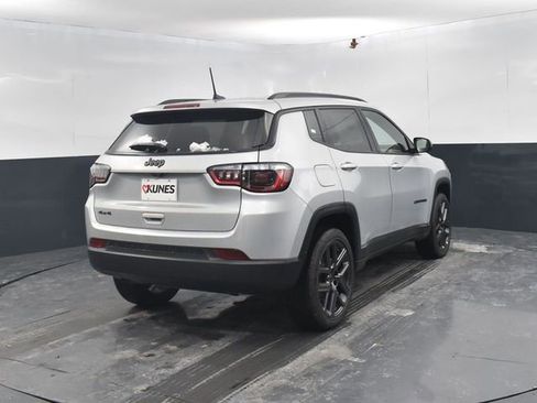 New 2026 Jeep Compass Latitude image 9