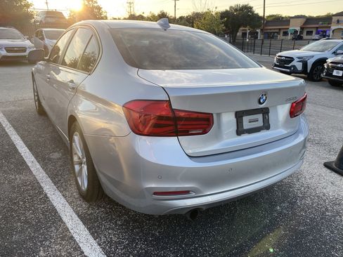 Used 2017 BMW 320i Sedan RWD image 3