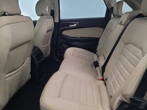 Used 2019 Ford Edge SEL image 18