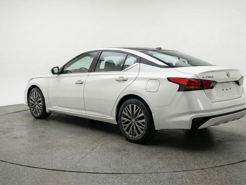 Used 2025 Nissan Altima 2.5 SV image 6