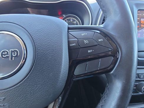 Used 2020 Jeep Cherokee Latitude Plus image 18