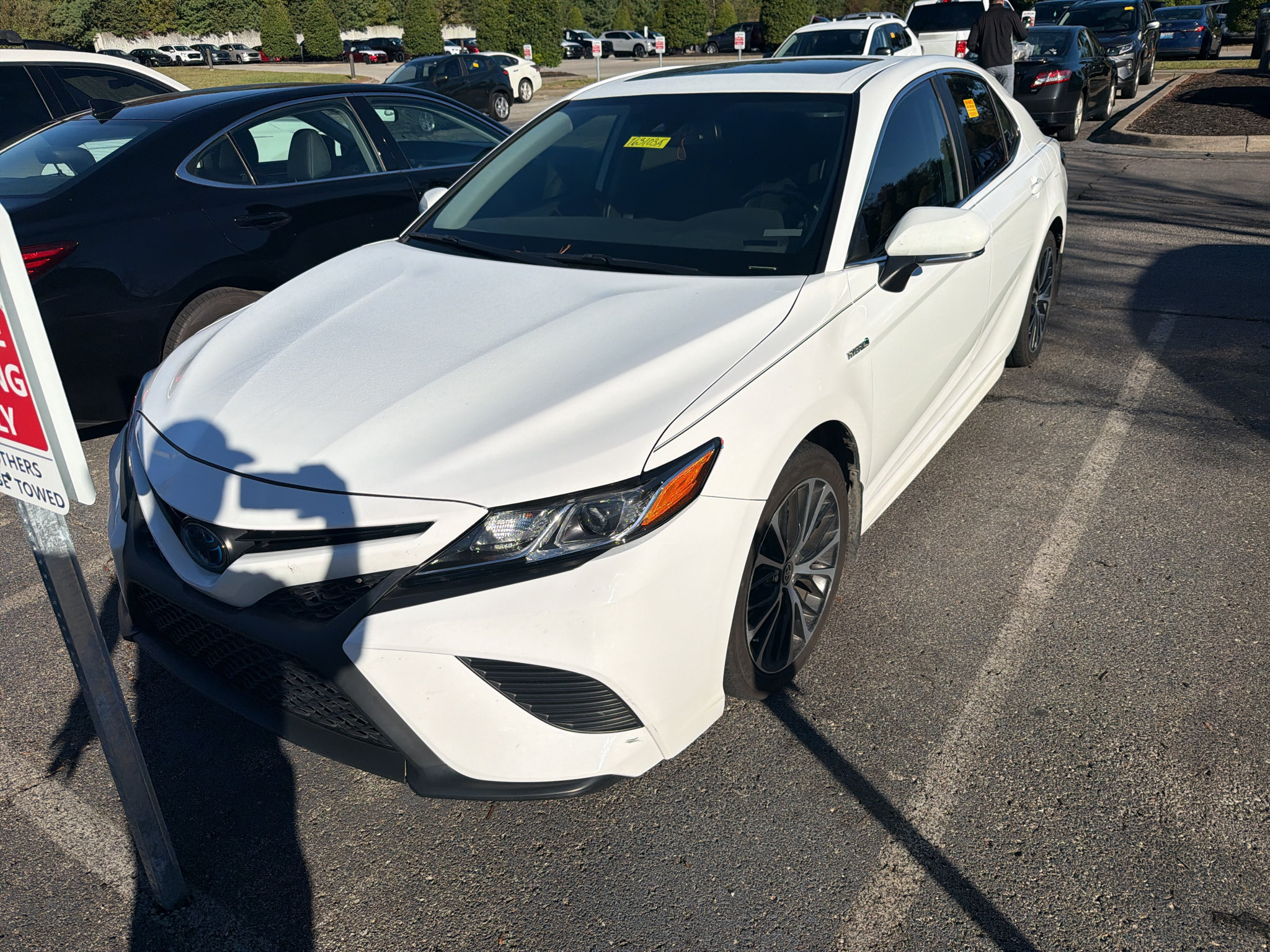 Certified 2020 Toyota Camry SE w/ Sunroof Package FWD image 2