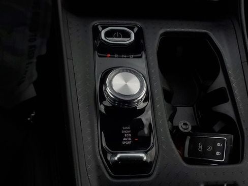 Used 2024 Jeep Wagoneer Launch Edition AWD/4WD image 40