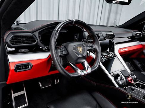 Used 2022 Lamborghini Urus AWD/4WD image 23
