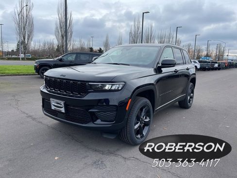 New 2025 Jeep Grand Cherokee Altitude image 1