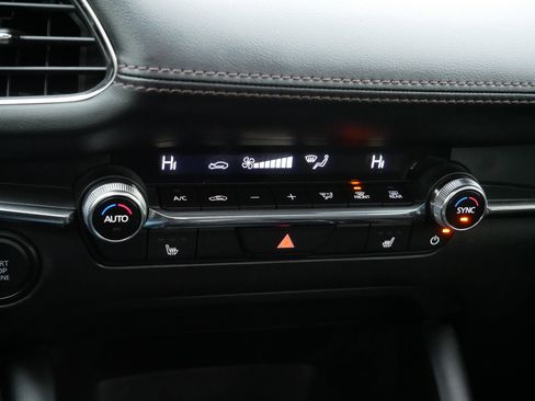 Used 2025 MAZDA MAZDA3 2.5 S Hatchback w/ Premium Pkg image 23