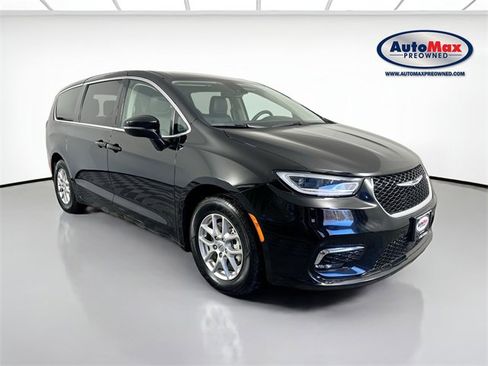 Used 2024 Chrysler Pacifica Touring-L image 1
