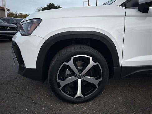 New 2026 Volkswagen Taos SEL AWD/4WD image 5