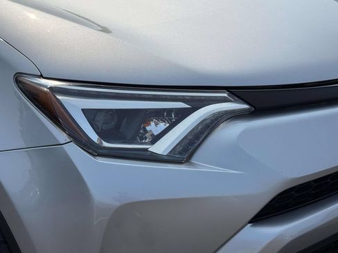 Used 2018 Toyota RAV4 SE w/ Advanced Technology Package AWD/4WD image 7