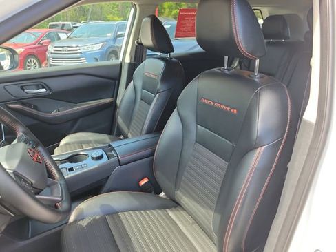 Used 2025 Nissan Rogue SV image 20