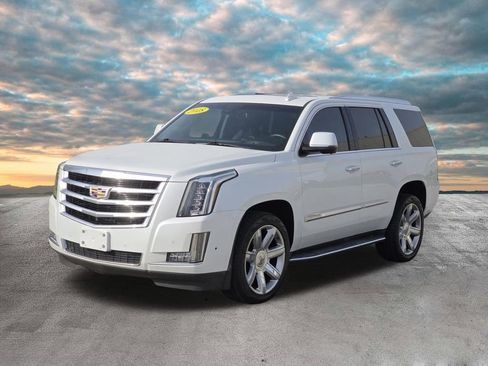Used 2018 Cadillac Escalade Luxury AWD/4WD image 4