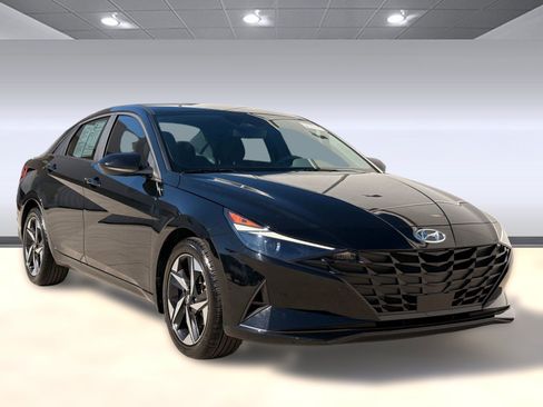 Used 2023 Hyundai Elantra SEL w/ Convenience Package image 6