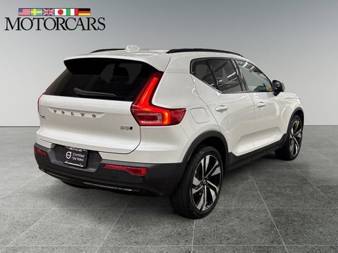 Certified 2024 Volvo XC40 B5 Plus w/ Climate Package AWD/4WD image 3