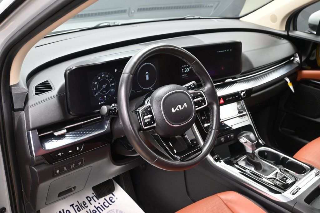 Used 2024 Kia Carnival SX Prestige FWD image 25