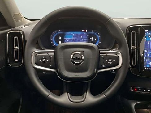 Used 2025 Volvo XC40 B5 Plus image 11