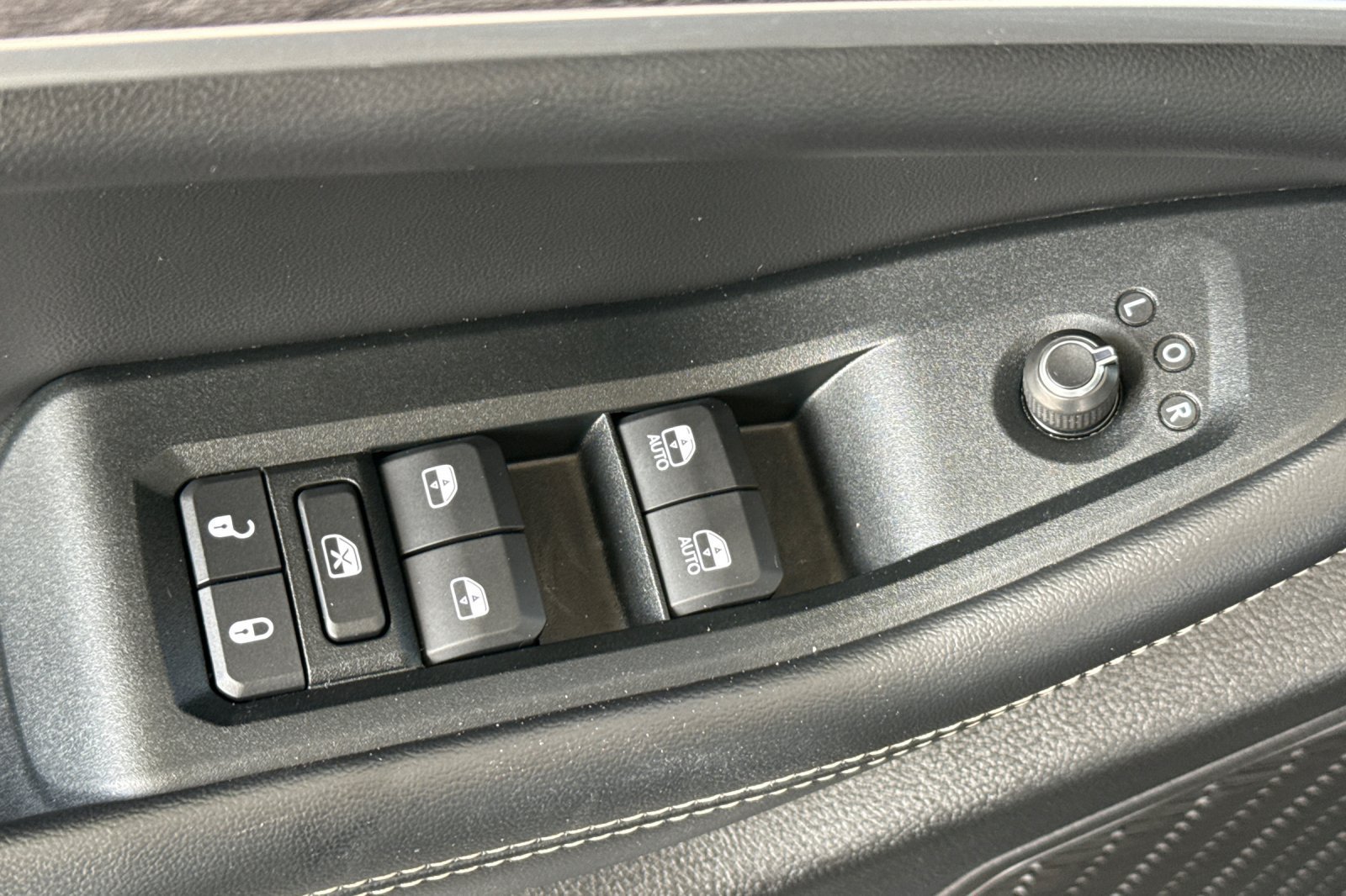 Used 2024 Jeep Grand Cherokee Limited RWD image 18