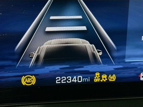 Used 2025 Chevrolet Traverse LT image 13