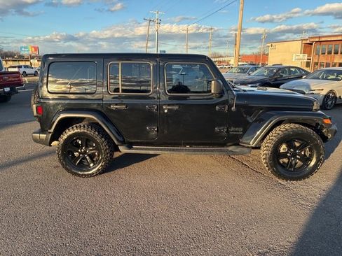Used 2019 Jeep Wrangler Unlimited Sahara image 6
