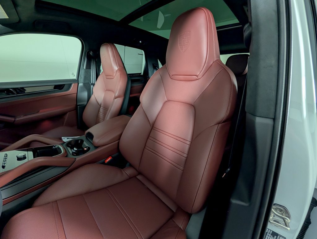 New 2026 Porsche Cayenne GTS AWD/4WD image 5