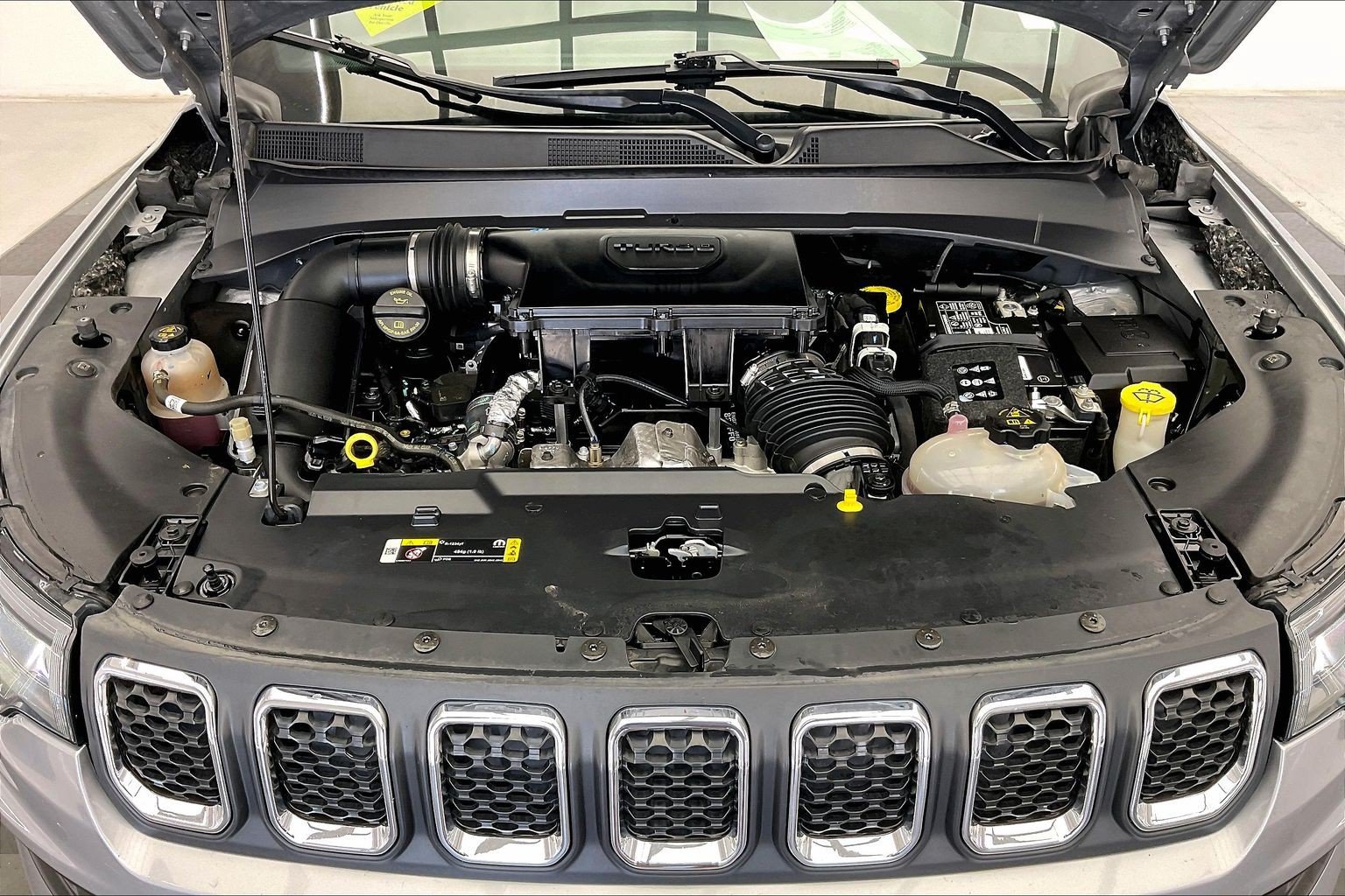 Used 2024 Jeep Compass Latitude w/ Altitude Special Edition AWD/4WD image 9